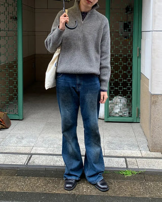 Simple 2-way knit zip-up