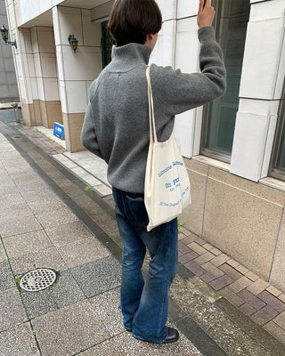 Simple 2-way knit zip-up