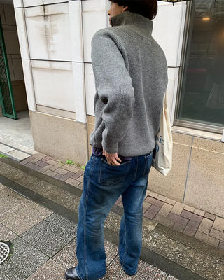 Simple 2-way knit zip-up