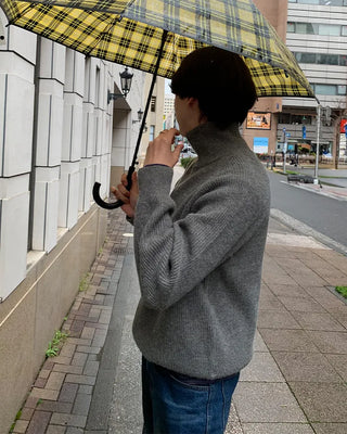 Simple 2-way knit zip-up