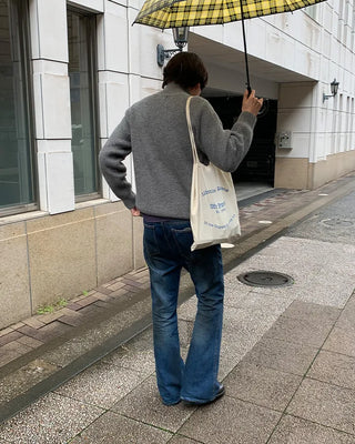 Simple 2-way knit zip-up