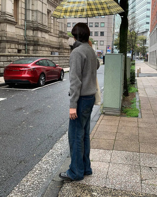 Simple 2-way knit zip-up
