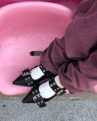 Belted pointed flat shoes