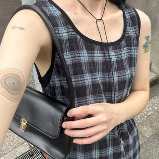 Black strap necklace