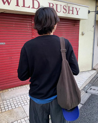 Simple V-neck knit