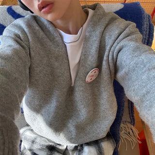 Deep V-neck loose knit