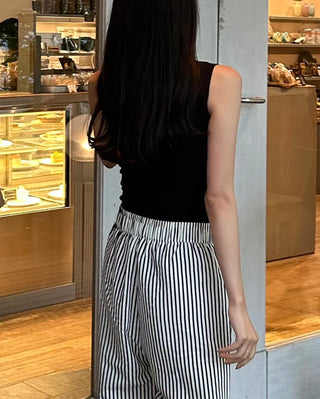 Mock neck slim feed sleeveless