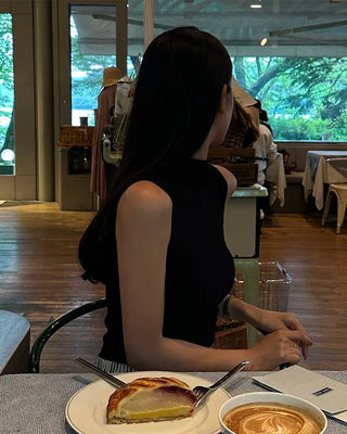 Mock neck slim feed sleeveless