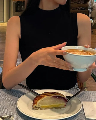 Mock neck slim feed sleeveless