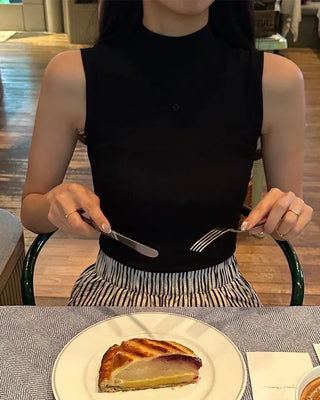 Mock neck slim feed sleeveless