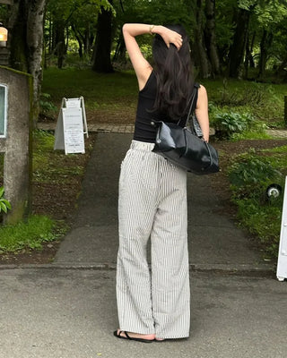 Mock neck slim feed sleeveless