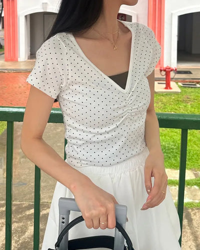Dot bust gather V-neck T-shirt