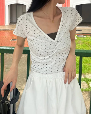 Dot bust gather V-neck T-shirt