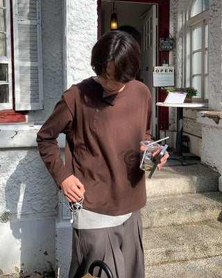 Diagonal stripe Henley neck point button long-sleeve T-shirt
