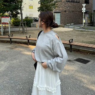 Shoulder slit cropped sweatshirt