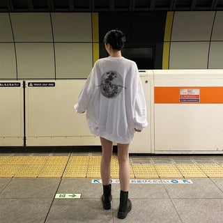 Moon print back point sweatshirt