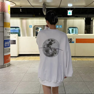 Moon print back point sweatshirt