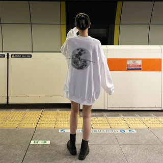 Moon print back point sweatshirt
