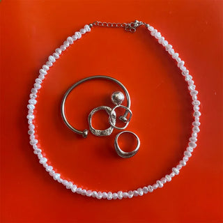 Mini pearl necklace