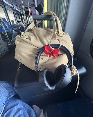 Double rivet line shoulder bag