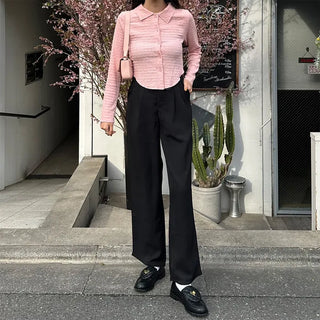 Two-button pleated slacks