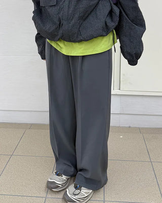 One-pleat wide slacks