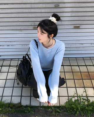 Simple round-neck knit