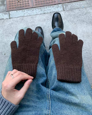 Simple wool gloves