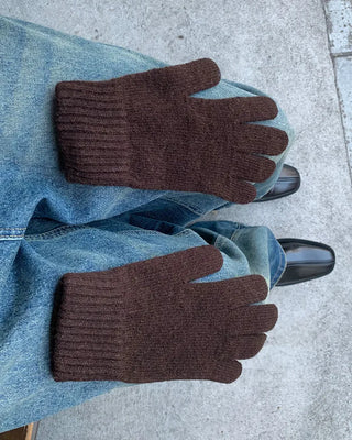 Simple wool gloves