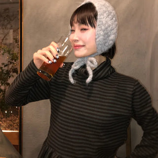 Frilled border turtleneck T-shirt