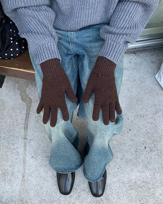 Simple wool gloves