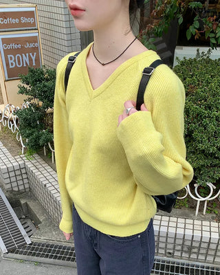 V-neck raglan pastel knit