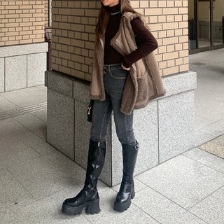 Double-button skinny pants