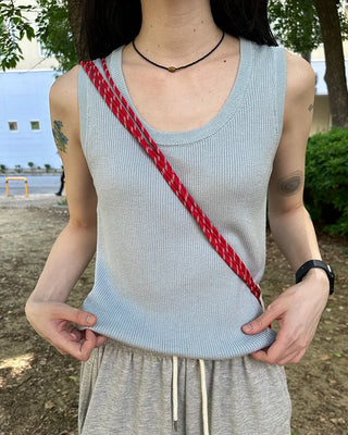 Simple round neck sleeveless knit