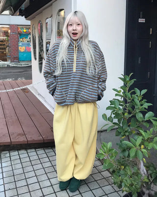 Fleece-lined one-pleat sweatpants
