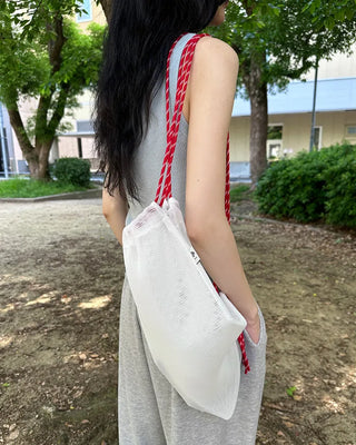 Simple round neck sleeveless knit
