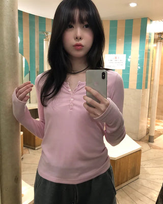 Henley neck long-sleeved T-shirt