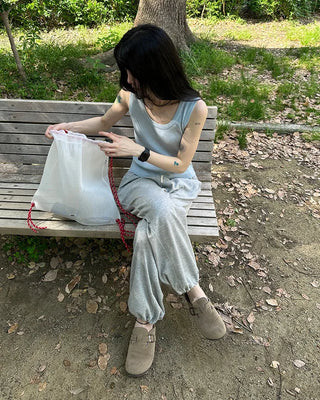 Simple round neck sleeveless knit