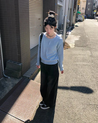 Simple round-neck knit