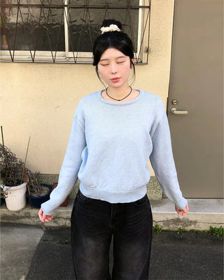 Simple round-neck knit