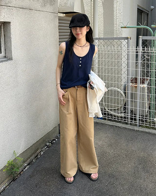 Button-point sleeveless top