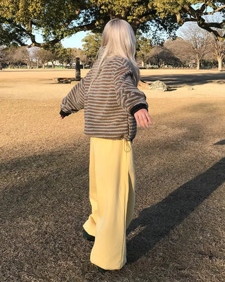 Fleece-lined one-pleat sweatpants