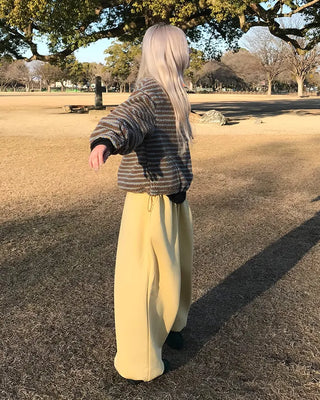 Fleece-lined one-pleat sweatpants