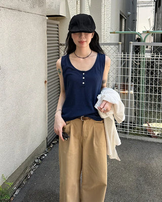 Button-point sleeveless top