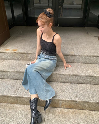 Button pocket washed denim long skirt
