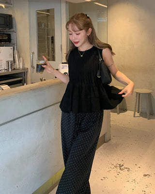 Pleated sleeveless blouse