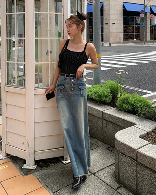 Button pocket washed denim long skirt