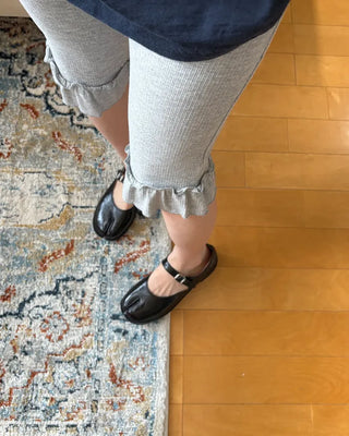 Frilled Ribbed Capri Pants