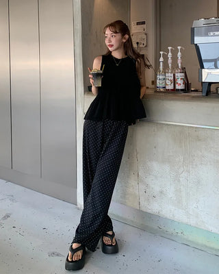 Pleated sleeveless blouse