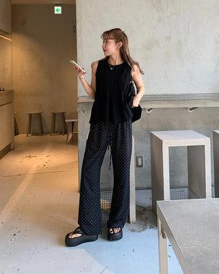 Pleated sleeveless blouse